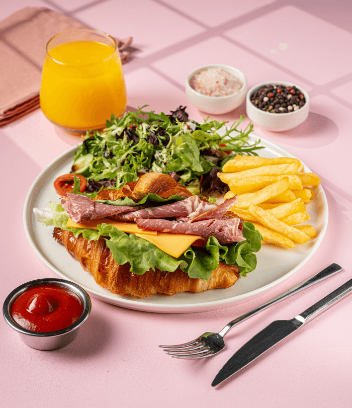 Kaburga Füme Kruvasan Sandviç